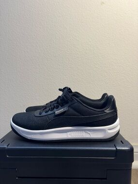 Women's Puma Black Low-top Sneakers
